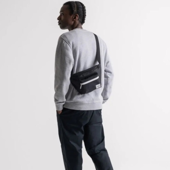 💐Herschel Seventeen Unisex Hip Pack Black - Picture 6 of 7